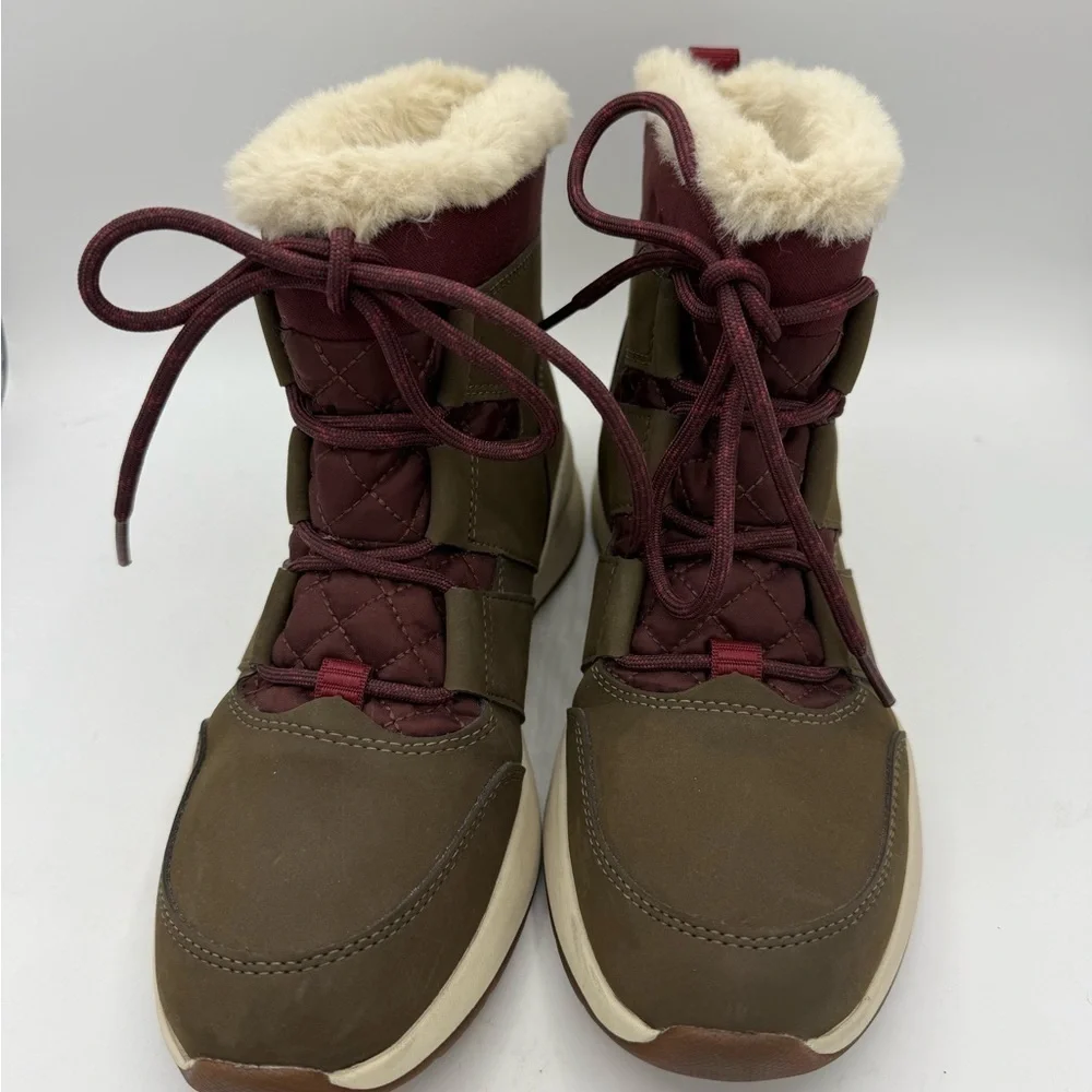 Timberland Women's Boroughs Project Waterproof lace up Boots Size 7.5 Olive